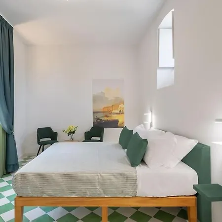 Apartment Sorrentovibes - Luxury New With Terrace - Sleeps 12 Sorrento