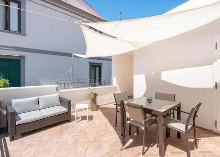 Sorrentovibes - Luxury New With Terrace - Sleeps 12 Daire